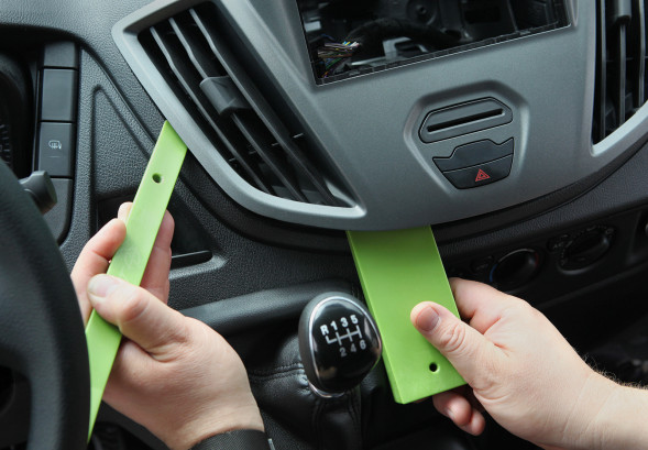 825902 Съемник обшивки средний