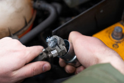 824020 Щетки для очистки клемм АКБ (20шт)