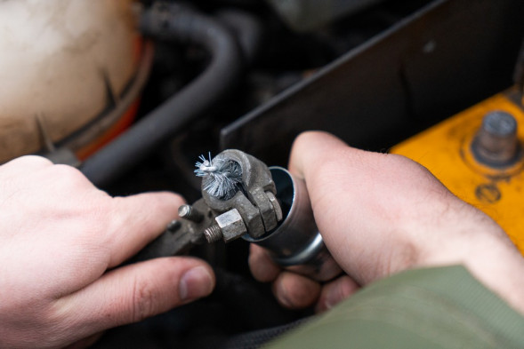 824020 Щетки для очистки клемм АКБ (20шт)