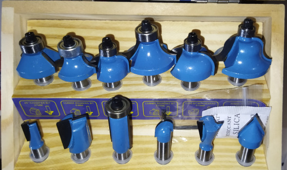 Набор фрез по дереву 12 предметов деревянная коробка (D2)